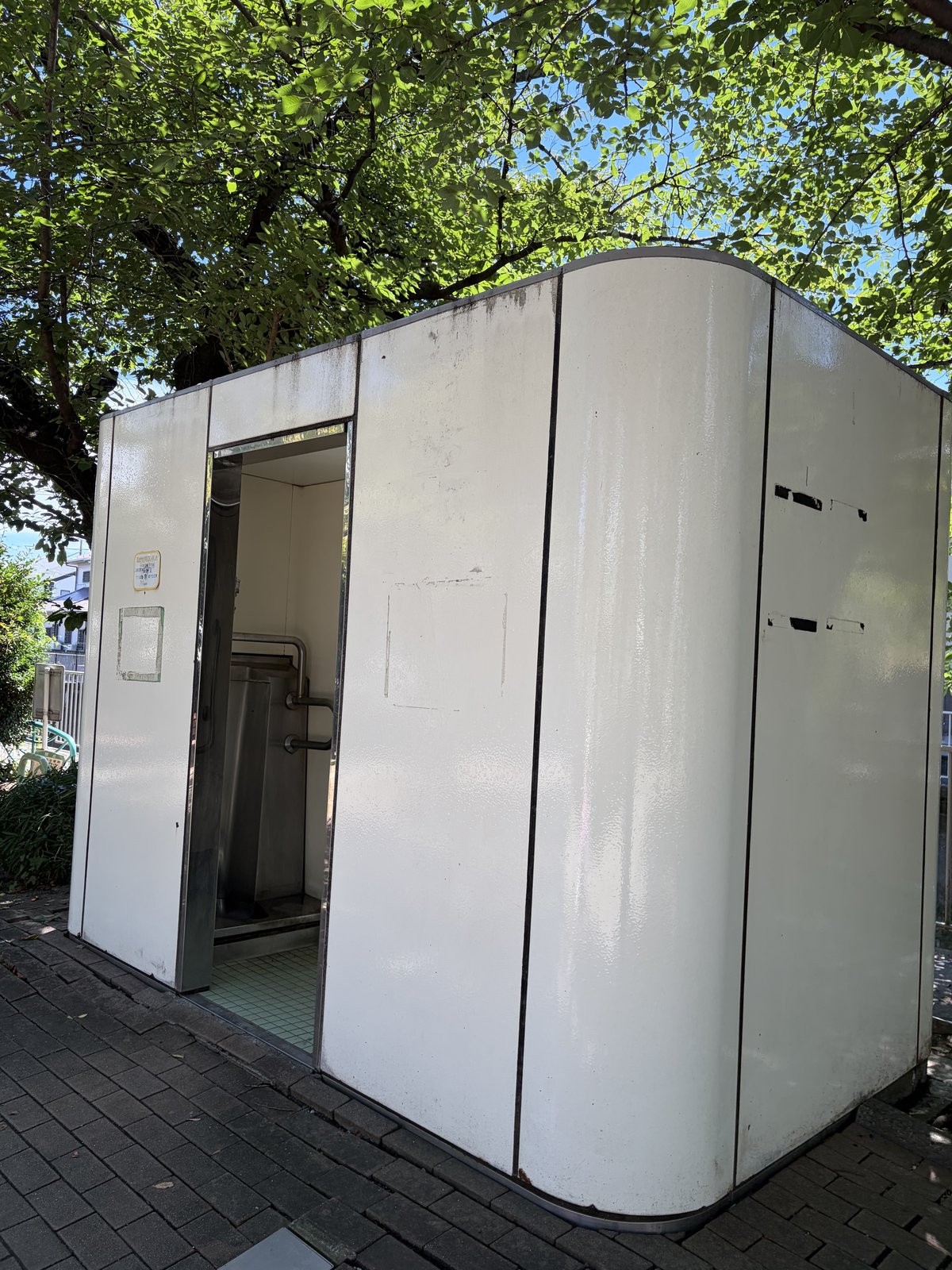 公衆トイレ外観